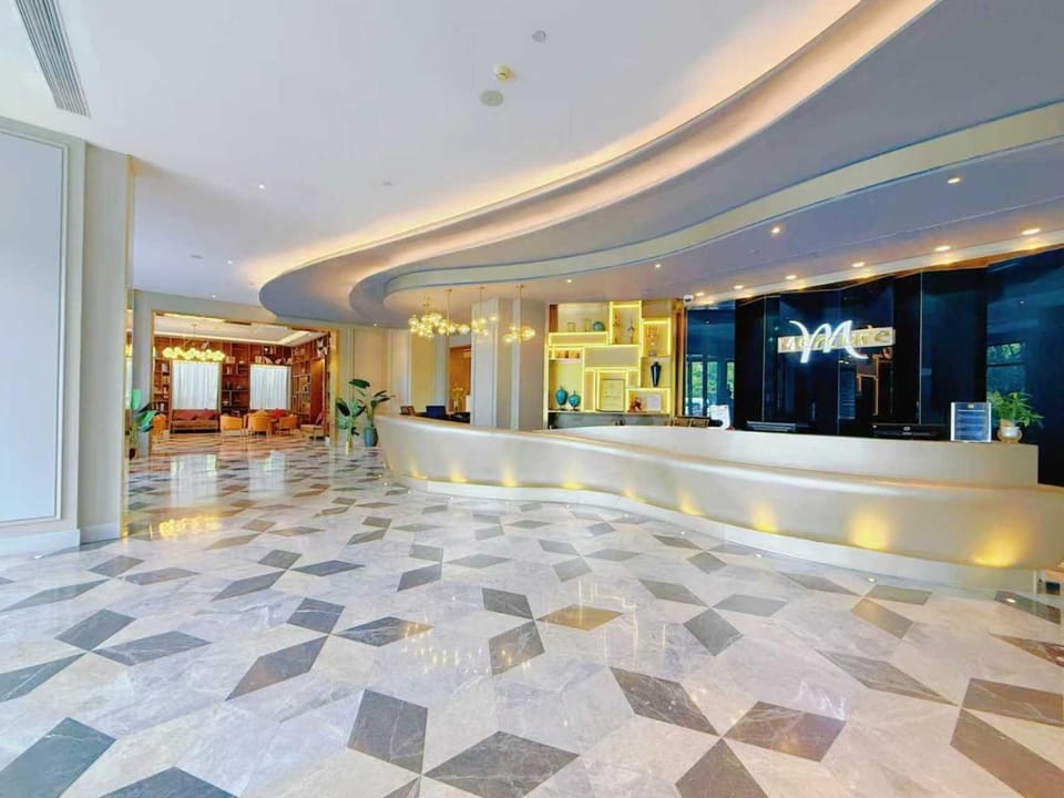 Mercure Shanghai Jiuting Hotel in Shanghai