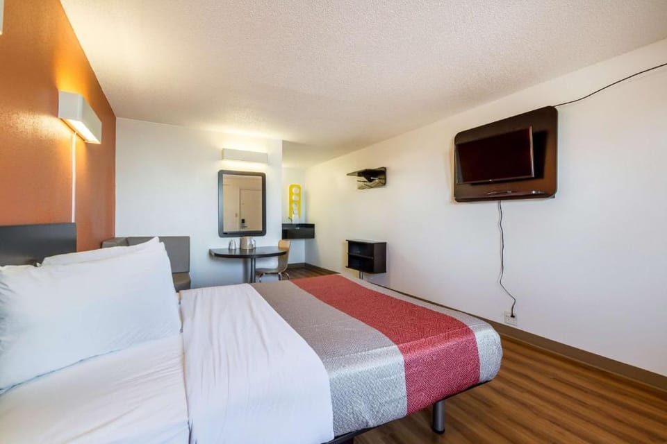 Hotel 465 By Regency Hotel in Perry Township
