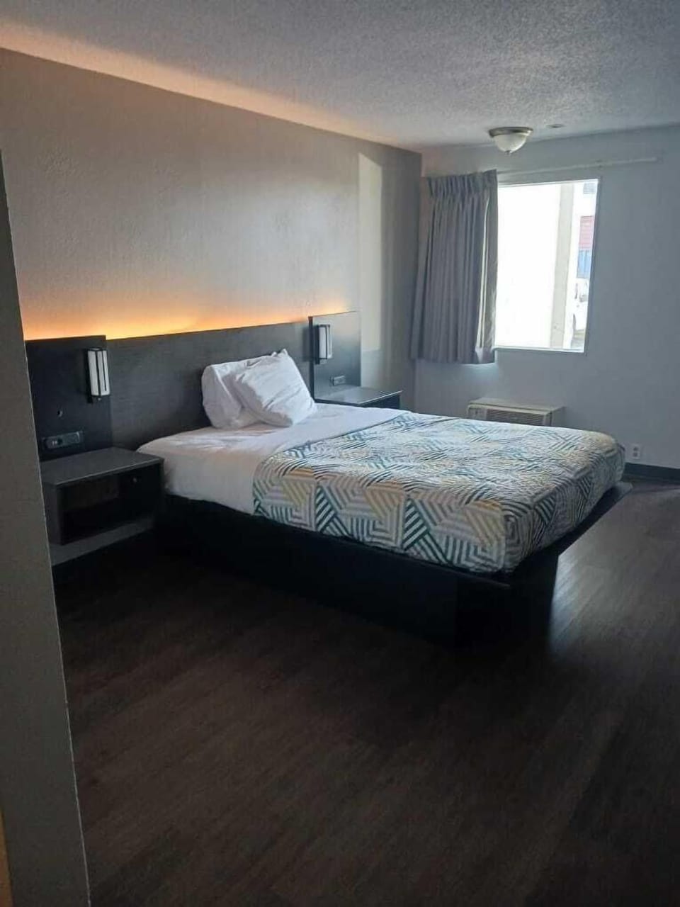 Hotel 465 By Regency Hotel in Perry Township