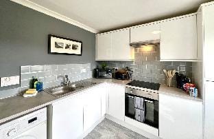 Spacious 2 Bed-Flat in Glasgow City | Free Parking Hotel in Glasgow