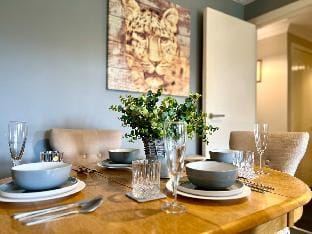Spacious 2 Bed-Flat in Glasgow City | Free Parking Hotel in Glasgow