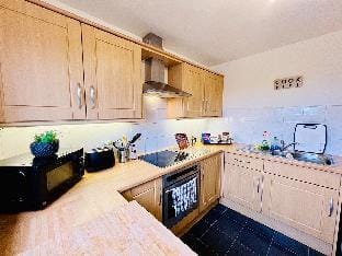 Modern 2 bed Flat with Free Parking in City Centre Hotel in Glasgow