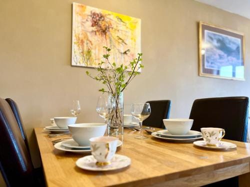 Modern 2 bed Flat with Free Parking in City Centre Hotel in Glasgow