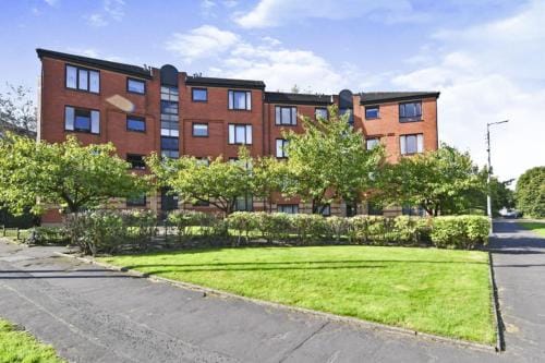 Modern 2 bed Flat with Free Parking in City Centre Hotel in Glasgow