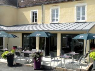 Logis Auberge De La Cloche Hotel in Normandy