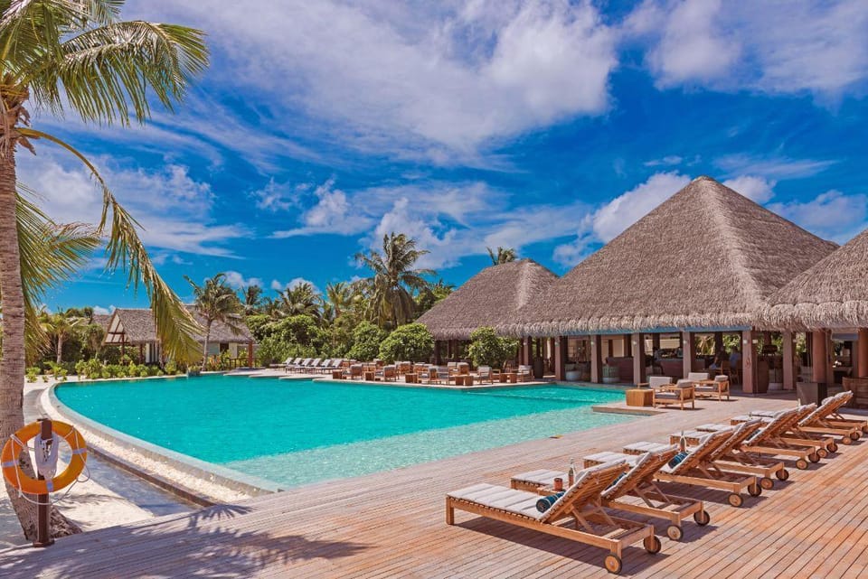 Swimming pool [outdoor]