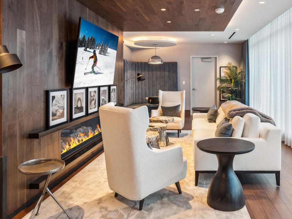 Shared lounge/TV area