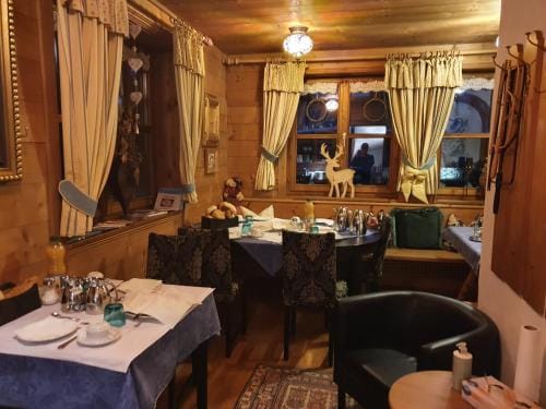 Appartement Pension Backenhausl FERIENWOHNUNGEN Chalets Hutten Komfortzimmer Hotel in Salzburgerland