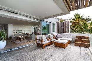 Luxurious Apartment in Bakoven (Boulders Views) Hotel in Camps Bay