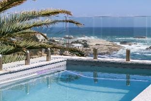 Luxurious Apartment in Bakoven (Boulders Views) Hotel in Camps Bay