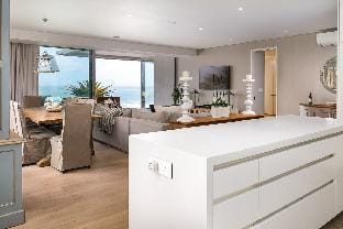 Luxurious Apartment in Bakoven (Boulders Views) Hotel in Camps Bay