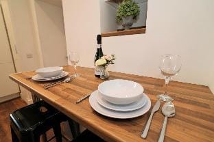 Railway Cottage  - Maryhill Hotel in Glasgow