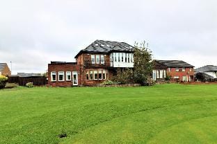 Greenlees Clubhouse 2 bed - Cambuslang Hotel in Glasgow