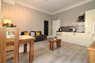 Linden House - Flat 4 Hotel in Airdrie