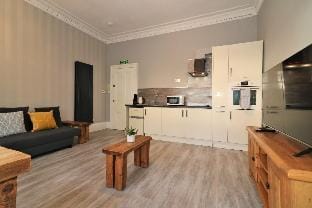 Linden House - Flat 4 Hotel in Airdrie