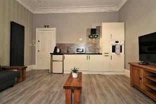 Linden House - Flat 4 Hotel in Airdrie