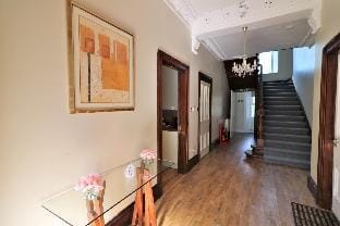 Linden House Flat 1 - Airdrie Hotel in Airdrie