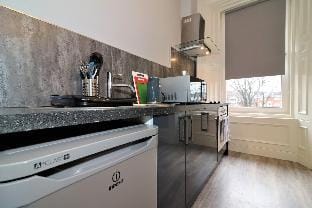 Linden House - Flat 3 - Airdrie Hotel in Airdrie
