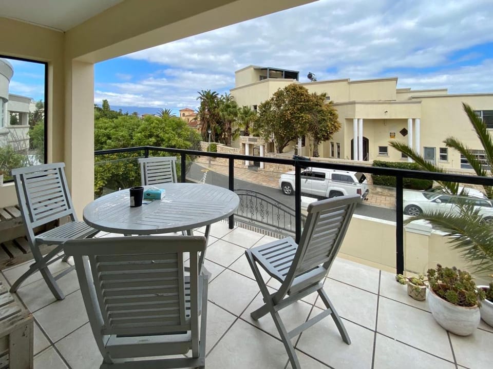 Atlantic Bay Lodge Hotel in Cape Town