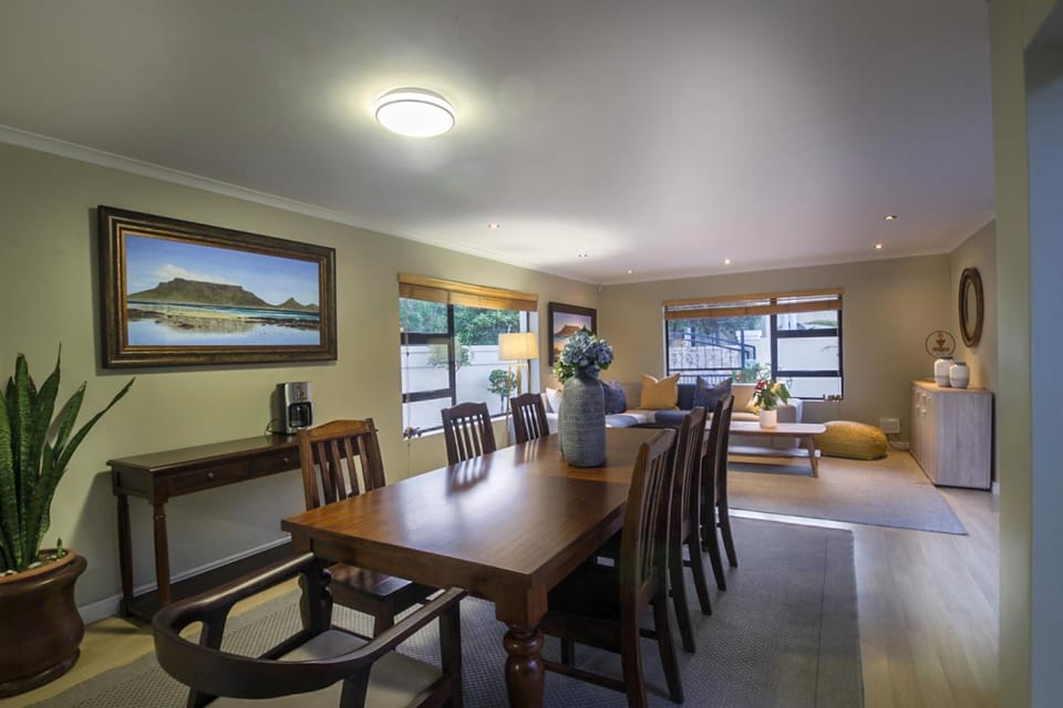Atlantic Bay Lodge Hotel in Cape Town