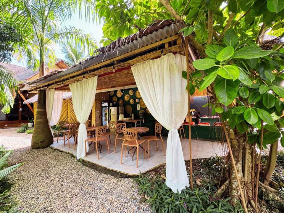 Nautilus Resort - Hostel & Hammocks Resort in Panglao