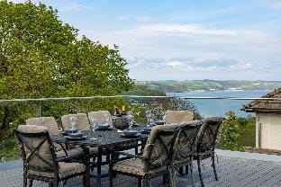 Pen Gar - Elevated Sea Views, EV Charger Hotel in Saundersfoot
