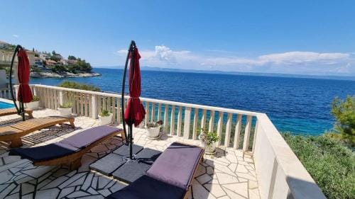 Beachfront Villa Dream with pool Hotel in Dubrovnik-Neretva County