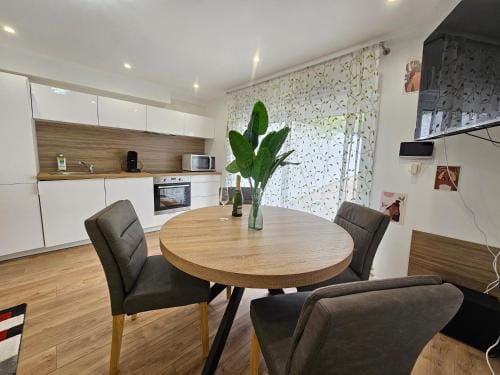 Au Mboa Appartement 2 Chambres au Coeur de Conflans Hotel in Île-de-France