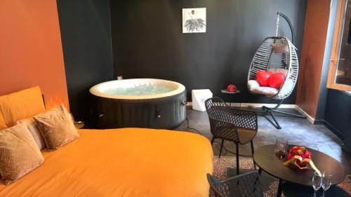 Love room Hotel in Île-de-France
