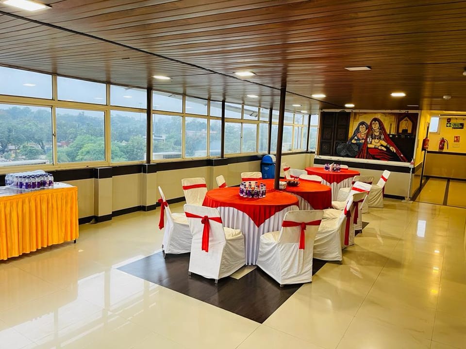 Wishotel Xpress 7 Eleven Hotel in India