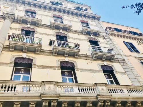 Royal Rooms Luxury Suite Hotel in Naples