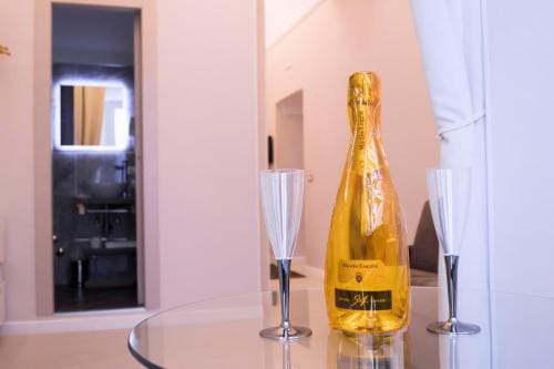 Royal Rooms Luxury Suite Hotel in Naples