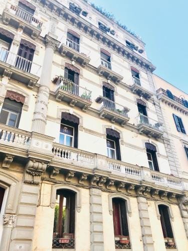 Royal Rooms Luxury Suite Hotel in Naples