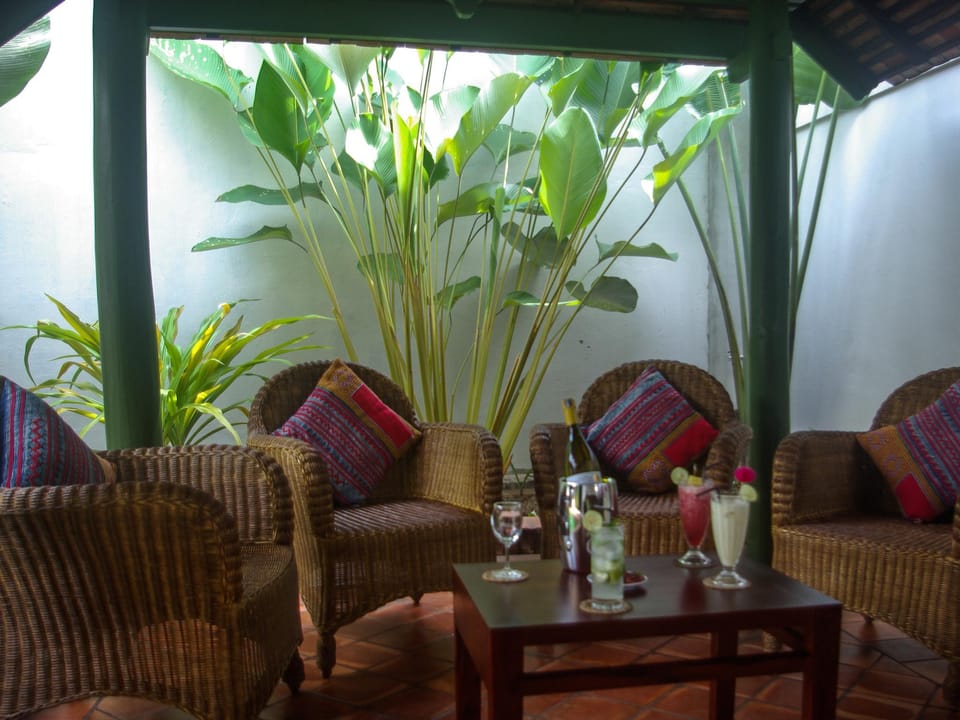 Poolside bar