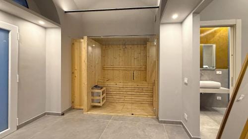 Shanti Rooms & Apartments Lucullo Hotel in Campania