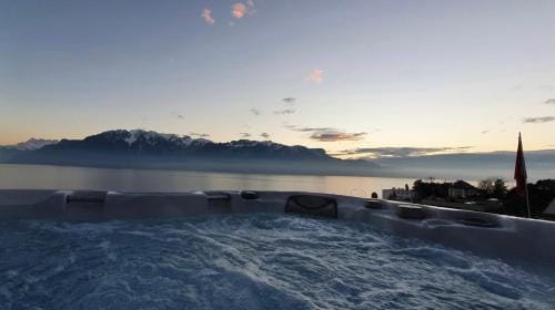Corseaux Beach rooms-Riviera Beach apartments Hotel in Fribourg, Switzerland
