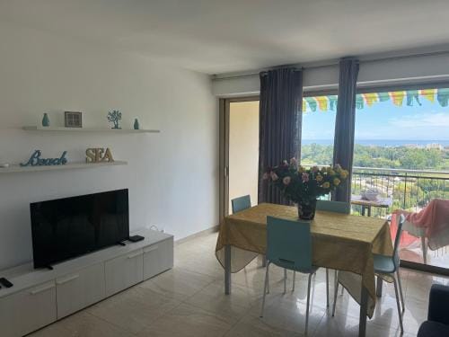 Cozy 2-rooms apartment in yacht port Cannes Marina Hotel in Mandelieu-La Napoule