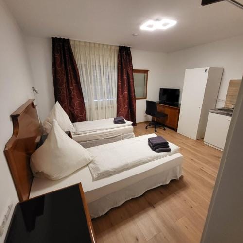 Frankenthal City Apartment mit eigene Bad und Kochmoglichkeit Hotel in Frankenthal