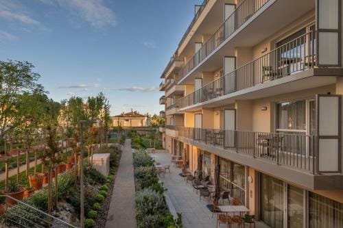 DOMITYS - L'Amandier Hotel in Aix-en-Provence