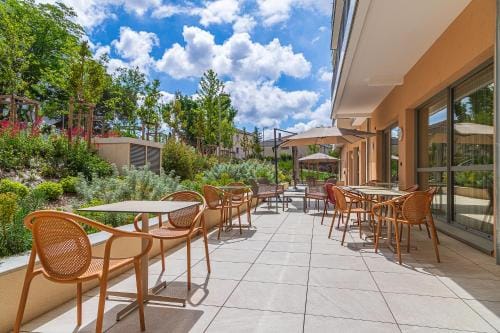 DOMITYS - L'Amandier Hotel in Aix-en-Provence