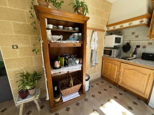 Maison renovee avec terrasse privative et jardin au centre de Gemenos Hotel in Gémenos
