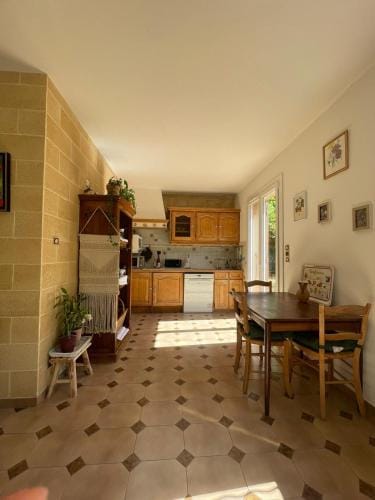 Maison renovee avec terrasse privative et jardin au centre de Gemenos Hotel in Gémenos