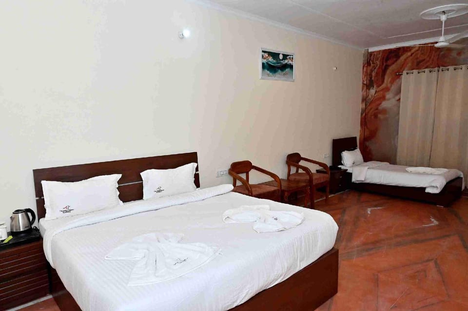 The Amur Falcon Inn & Resorts Hotel in Punjab, India