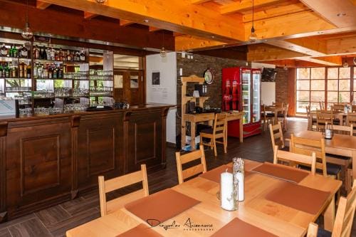 Restoran Lisine - Resavska pecina Hostel in Serbia