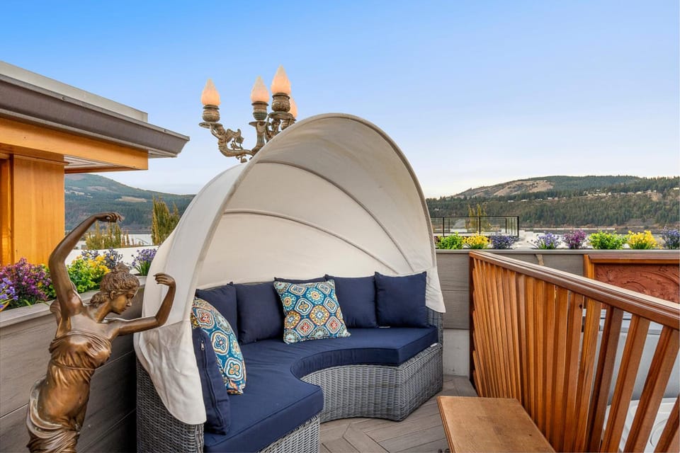 Thistledown on Oak Hotel in Hood River