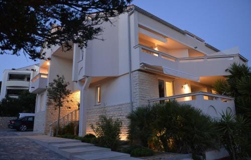 Suites Villa Ropus Hotel in Novalja