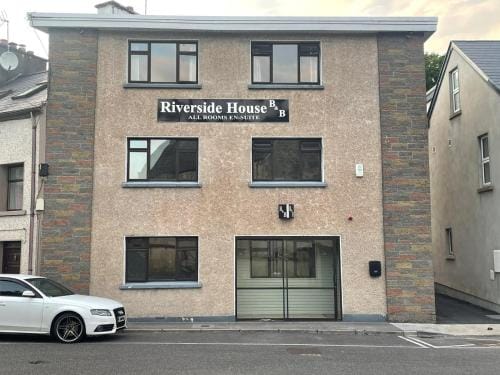 Riverside House Hotel in Donegal City