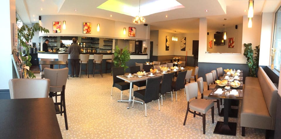 Le Pavillon Hotel in Blois