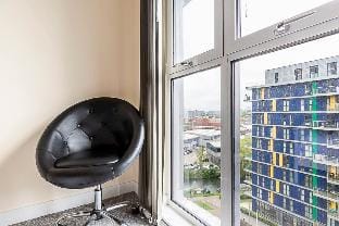 Vibrant London Canal Apartment Hotel in Wembley