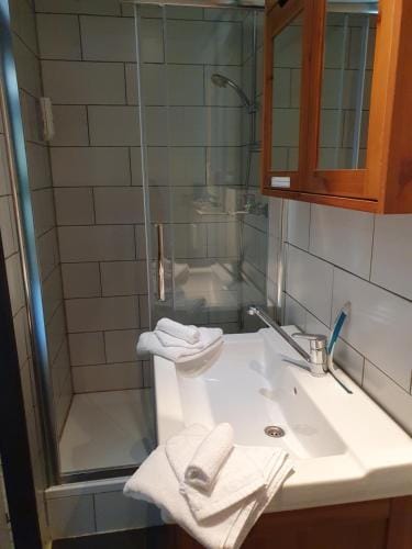 B&B Land of Tir Nan Og Lodge in Lommel